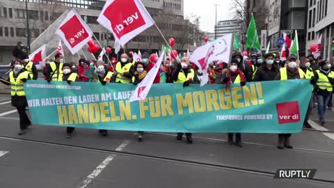 Germany: Thousands of public service workers march for better pay and working conditions