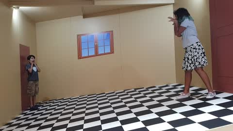optical illusion room