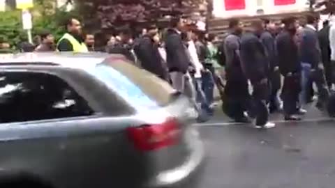 Muslims march through Dublin chanting "USA you will pay"