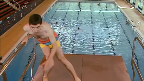 Mr. Bean's Dive !! Funny clips ...