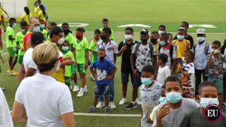 Niños de Pontezuela reciben uniformes