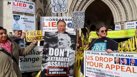 Dissident Chinese artist joins supporters of Julian Assange outside extradition hearing