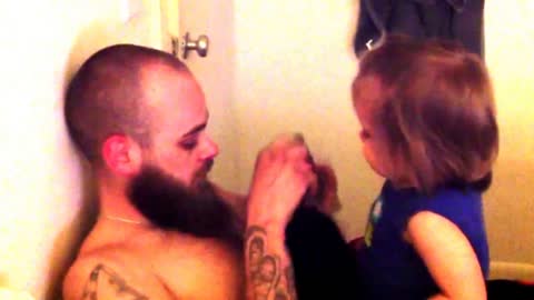 Baby Doesn't Recognize Dad After He Shaves Beard