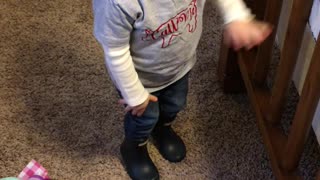 Little Girl Imitates How Her Mom Puts on Skinny Jeans
