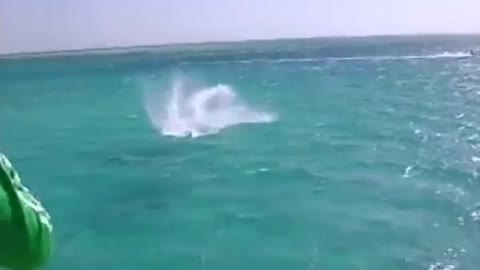 Kitesurf crash on a boat