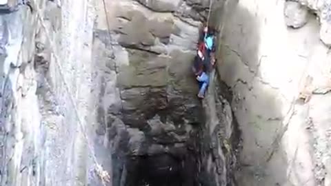 Rescue the dog that fell into the well