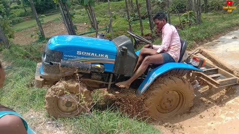 mini tractor | smallest tractor| sonalika mini tractor stuck in mud |tractor stuck in mud