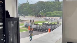 National Guard takes action to disperse and contain the demonstrations in the National Congress