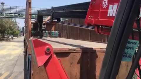 Manitou Telehandlers stuffing Truck/Container up to 40 feet.