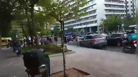 Η Αστυνομία Επιτίθεται στους Πολίτες