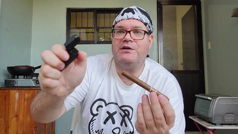 Uncle Justin reviews Filipino Cigar Flors de Filipinas - Expat living in the Philippines