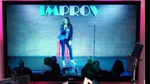 Shocked: Comedian Heather McDonald Collapses LIVE on Stage RIGHT AFTER Joking About Vaxx Status