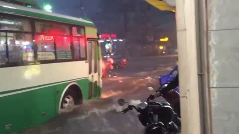 lũ lụt ở vietnam