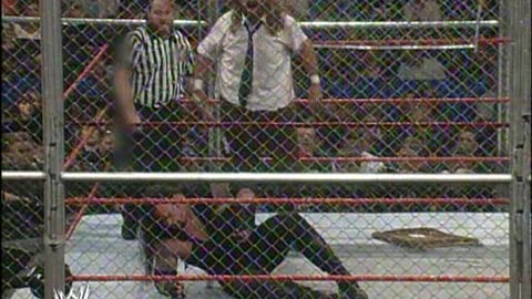 Mick Foley vs The Undertaker - Hell in a Cell