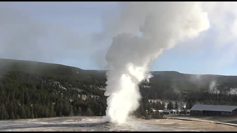 Chemtrails, Over Yellowstone, Old Faithful and Geyser Eruption. Nov. 21, 2023 9:43 am