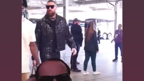 Phizer boy Travis kelce, Taylor swifts man shows up super bowl