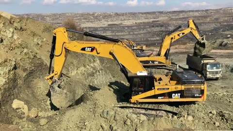 Excavators Loading Caterpillar 385C - Cat 375 - Sotiriadis - Labrianidis Mining