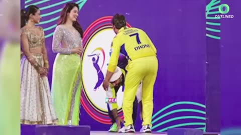 Arijit Singh touching M S dhoni feet #ipl2023 #arijitsingh #msdhoni #shorts