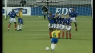 Roberto Carlos amazing free kick goal.