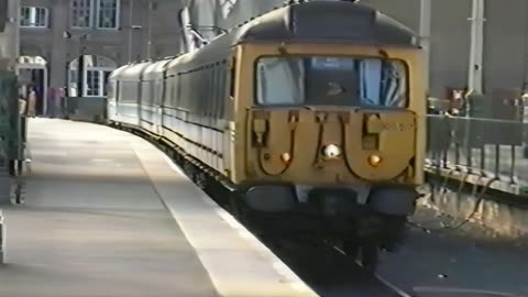 Class 305 at Edinburgh Waverley, 1999