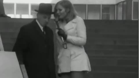 Female reporter pinches the bums of men in 1971