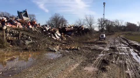 Oroville Dam water hits Sacramento. 🔴 Train derailment Elk Grove