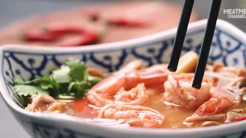 The Best Thai Food Recipe: Tom Yum Goong Nam Sai