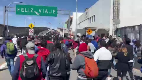 Massive Group of Military-Age Males Storm Port of Entry in El Paso