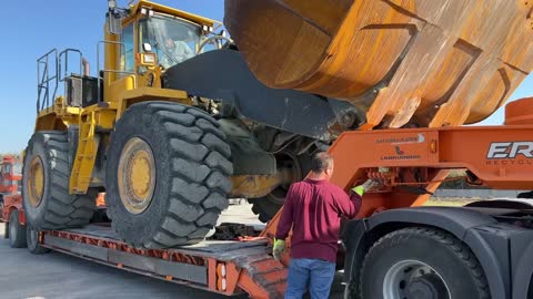 Transportation Of The Volvo L330E & Caterpillar 980 Wheel Loaders -