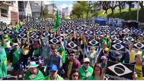 Golpistas: bolsonaristas pintam bandeira do Brasil de preto em Caxias do Sul (RS)