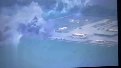 🇷🇺 Su34 bombing its own russian position in Belgorod city 🤣🤣
