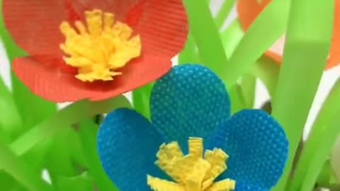 Flowers made of waste paper are full of creativity