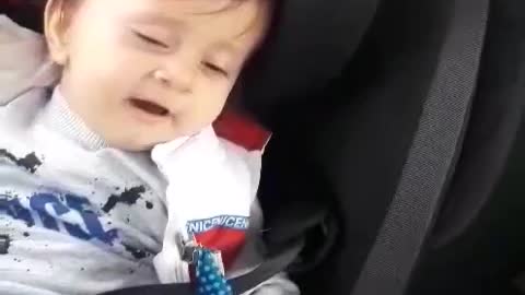 the exact moment this baby literally sings himself to sleep