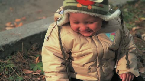 Baby's uncontrollable laughter is extremely contagious!