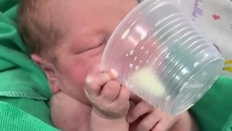 2-days-old baby drinking milk himself 🤤😍