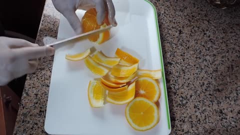 HOW TO CUT AND SERVE SLICED FRUIT
