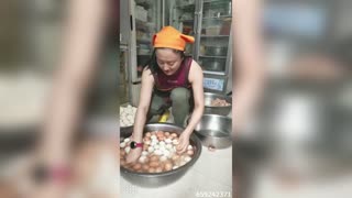 Skilled Chinese Takeaway Owner Peels 100 Eggs A Minute