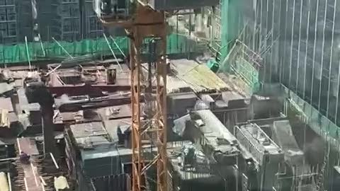 Amazing HK construction workers' show