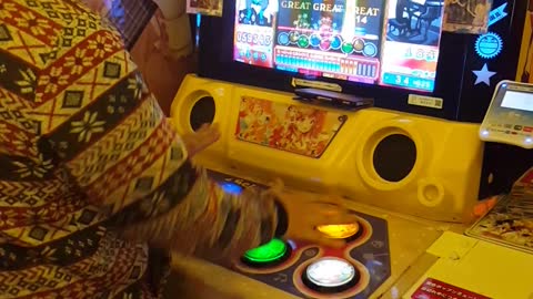 Hilarious Side By Side Gaming In Japanese Arcade