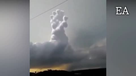 MANO GIGANTE SI FORMA NEL CIELO Ma per i codardi,gl'increduli,gli abominevoli,gli omicidi,gli stregoni,gli idolatri e tutti i bugiardi la loro parte sarà nello stagno di fuoco e zolfo