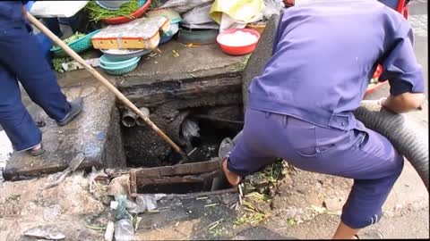 Vietnam, Bình Dương, Thủ Dầu Một - stormwater drain cleaning - 2014-02