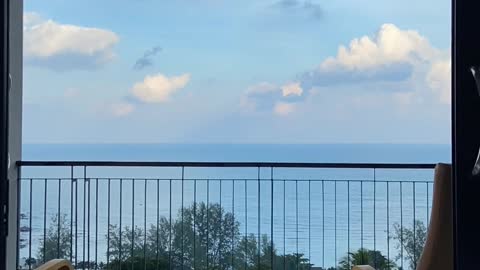 Commercial Photography: A 3-second view of the beautiful clouds at the foot of the bed