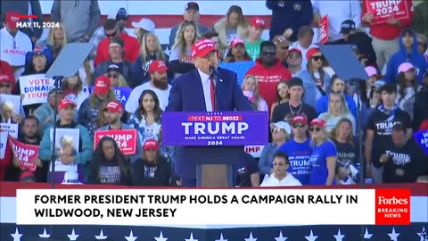 SURPRISE MOMENT- NFL Greats Lawrence Taylor & Ottis Anderson Join Trump Onstage At New Jersey Rally