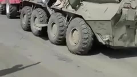 THE “TRO”, WITH THE HELP OF THE LEGENDARY TRACTOR BRIGADE😂, CAPTURED THE ARMORED PERSONNEL CARRIERS