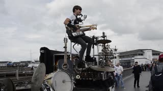 Amazingly talented one-man band performs entire song