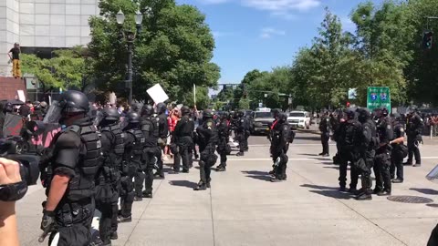 Aug 4 2018 Portland 01.2 Police tell Antifa to leave, they mention Antifa having weapons