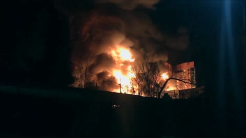 Skyscraper in Downtown Raleigh, NC totally engulfed in flames