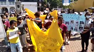 Plantón por protesta por adolescentes desaparecida