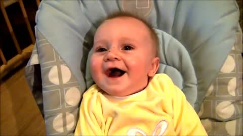 Bébé fou de rire .. Baby Laughing