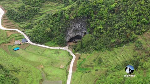 A cave with a family was discovered in Guizhou